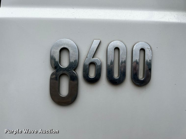 image for item DQ2031 2007 International 8600  semi truck