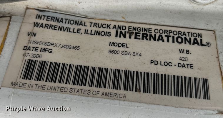image for item DQ2031 2007 International 8600  semi truck