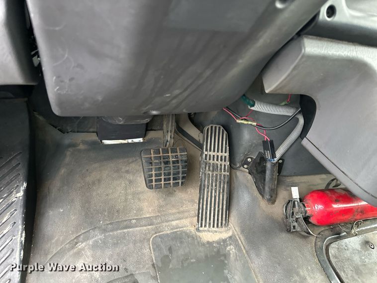 image for item DR5233 2006 Freightliner Business Class M2 106  box truck