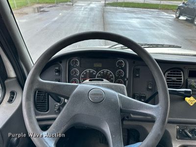 image for item DR5233 2006 Freightliner Business Class M2 106  box truck