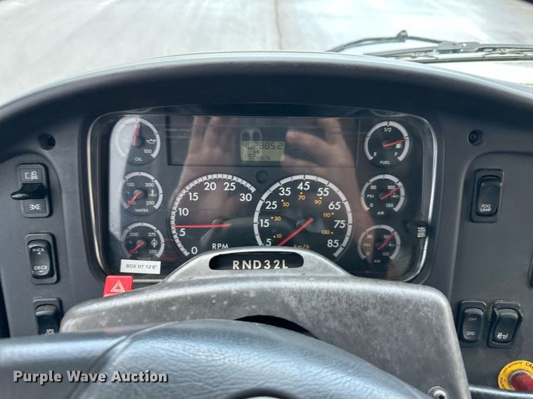 image for item DR5233 2006 Freightliner Business Class M2 106  box truck