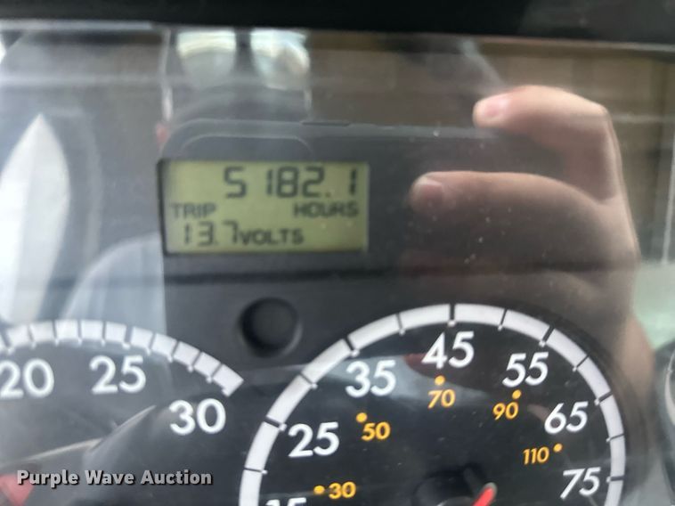 image for item DR5233 2006 Freightliner Business Class M2 106  box truck