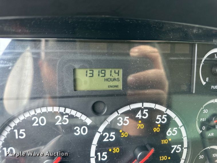 image for item DR5233 2006 Freightliner Business Class M2 106  box truck