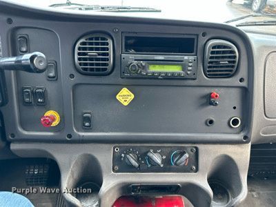 image for item DR5233 2006 Freightliner Business Class M2 106  box truck