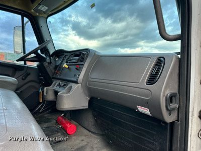 image for item DR5233 2006 Freightliner Business Class M2 106  box truck