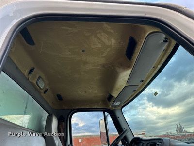 image for item DR5233 2006 Freightliner Business Class M2 106  box truck