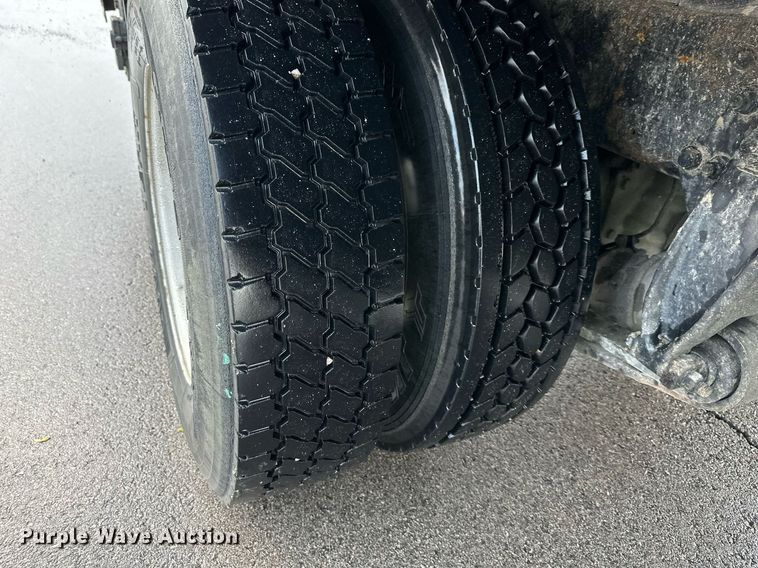 image for item DR5233 2006 Freightliner Business Class M2 106  box truck