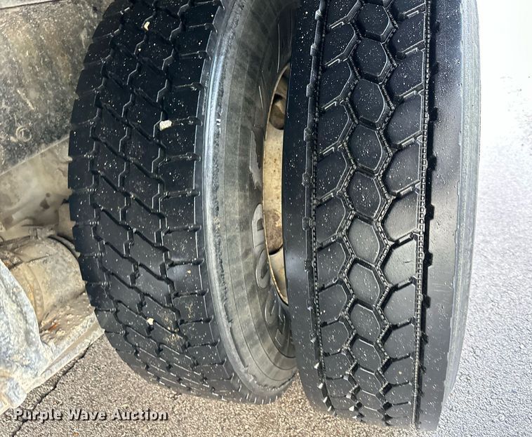 image for item DR5233 2006 Freightliner Business Class M2 106  box truck