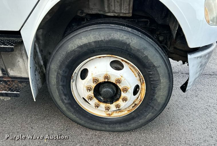 image for item DR5233 2006 Freightliner Business Class M2 106  box truck