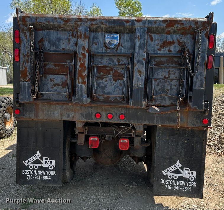 image for item DR5235 2003 Peterbilt 357  dump truck