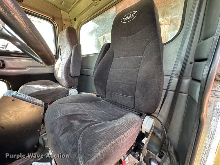 image for item DR5235 2003 Peterbilt 357  dump truck