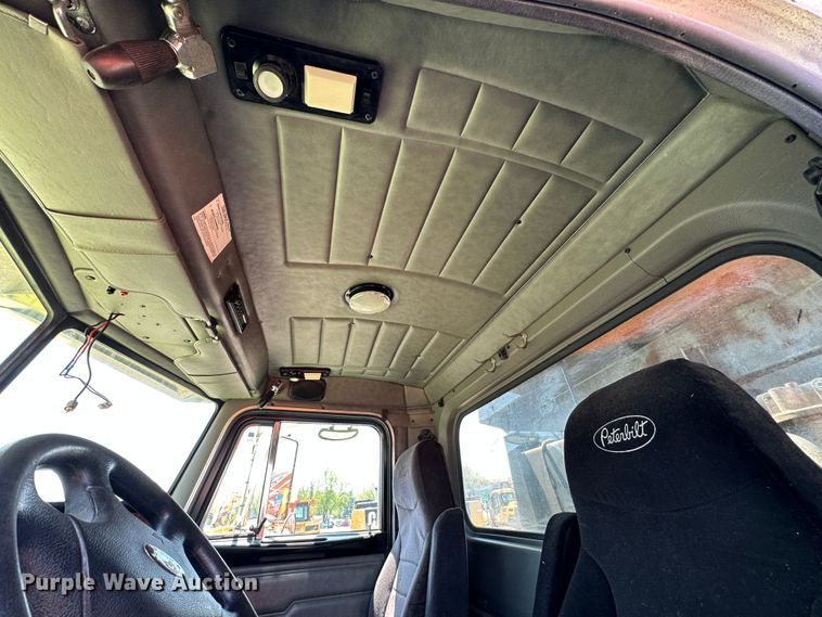 image for item DR5235 2003 Peterbilt 357  dump truck