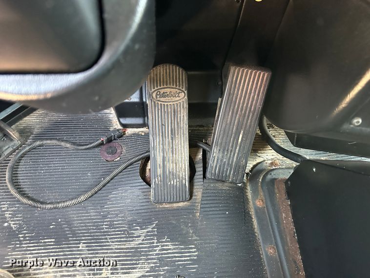 image for item DR5235 2003 Peterbilt 357  dump truck