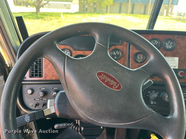 image for item DR5235 2003 Peterbilt 357  dump truck