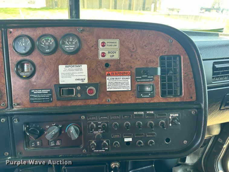 image for item DR5235 2003 Peterbilt 357  dump truck