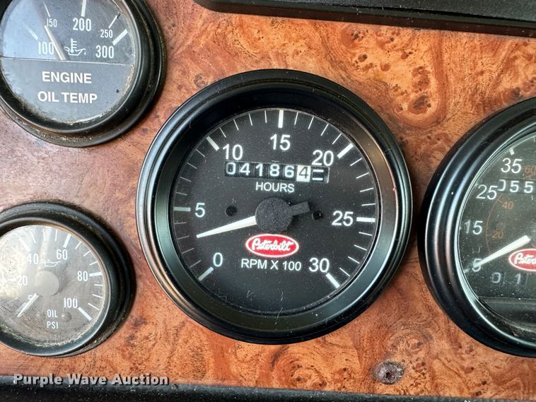 image for item DR5235 2003 Peterbilt 357  dump truck