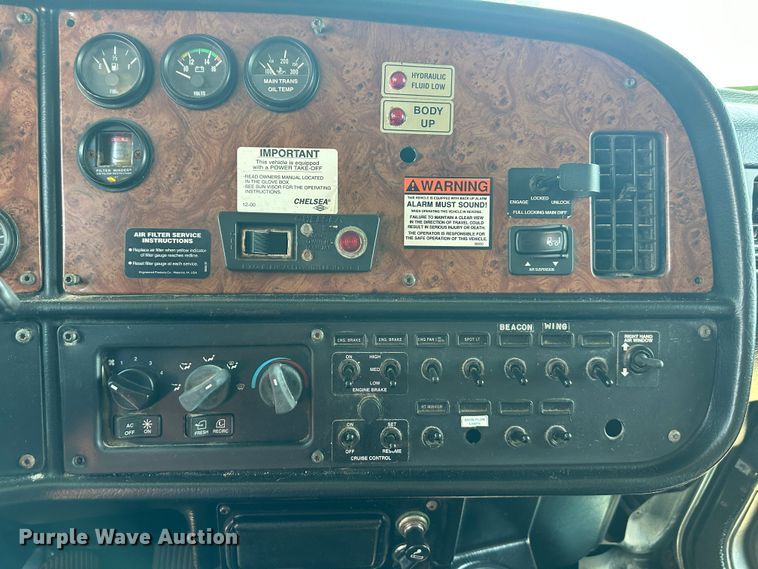 image for item DR5235 2003 Peterbilt 357  dump truck