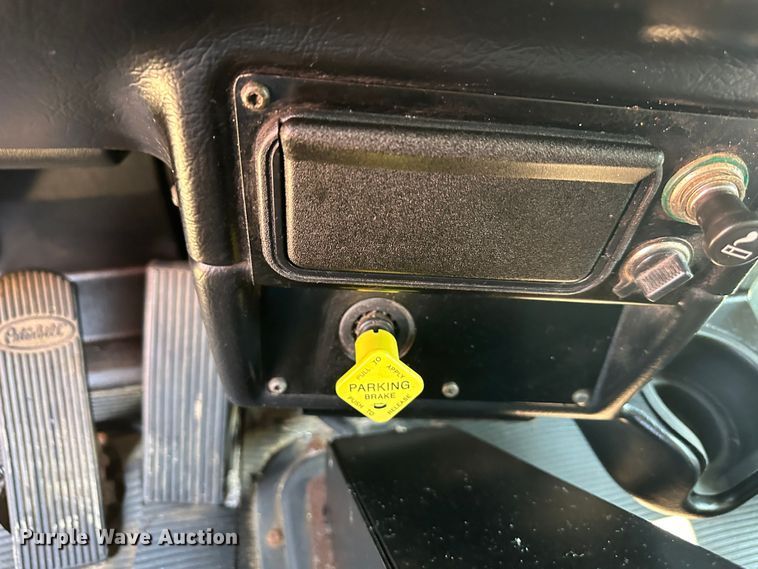 image for item DR5235 2003 Peterbilt 357  dump truck