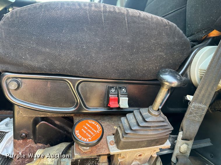 image for item DR5235 2003 Peterbilt 357  dump truck