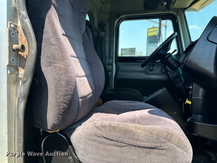 image for item DR5235 2003 Peterbilt 357  dump truck