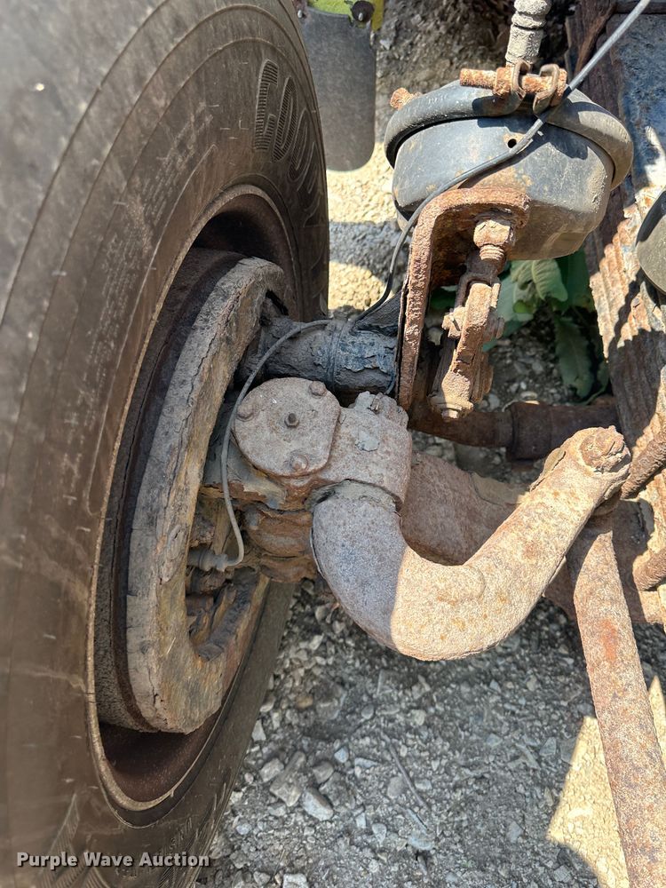 image for item DR5235 2003 Peterbilt 357  dump truck