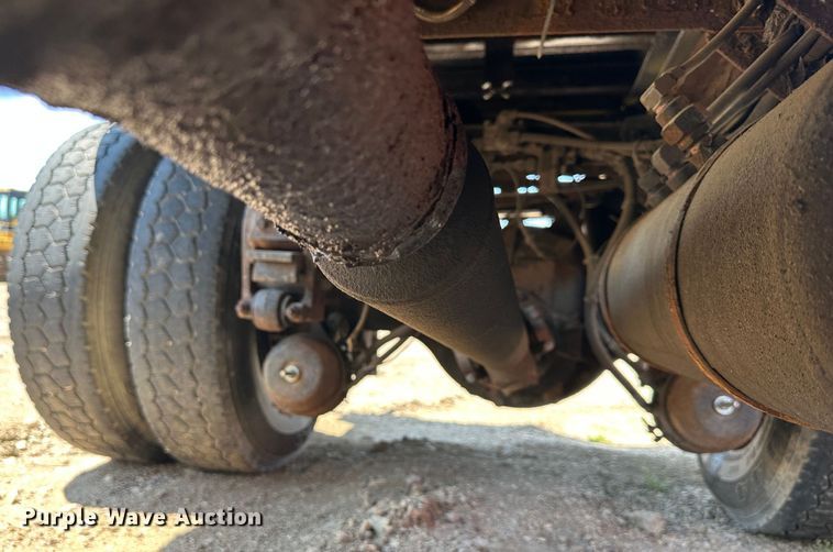 image for item DR5235 2003 Peterbilt 357  dump truck