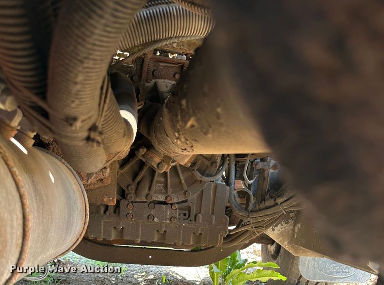 image for item DR5235 2003 Peterbilt 357  dump truck