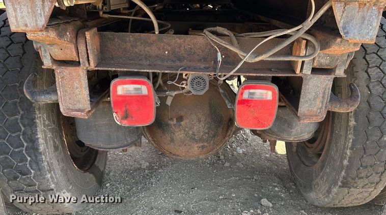 image for item DR5235 2003 Peterbilt 357  dump truck