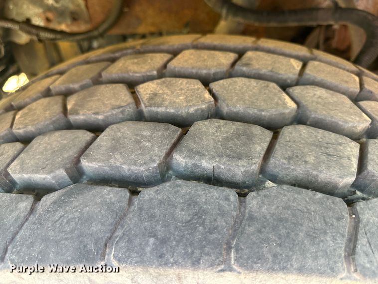 image for item DR5235 2003 Peterbilt 357  dump truck