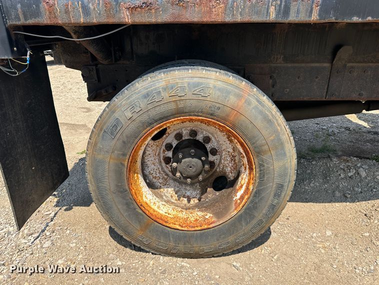 image for item DR5235 2003 Peterbilt 357  dump truck