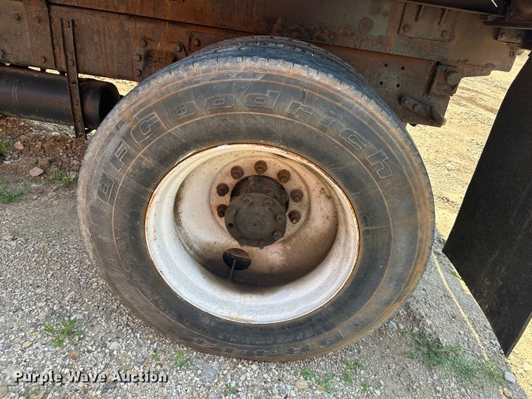 image for item DR5235 2003 Peterbilt 357  dump truck