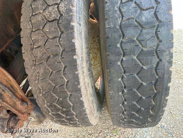 image for item DR5235 2003 Peterbilt 357  dump truck