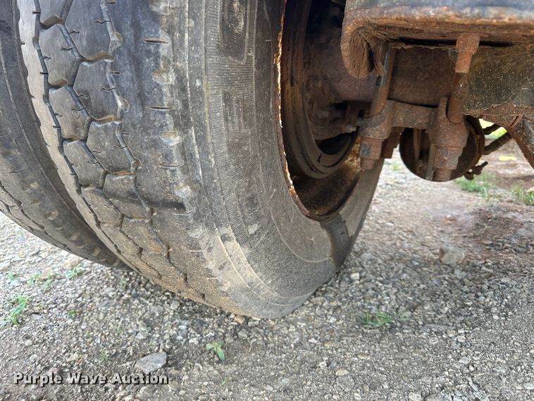 image for item DR5235 2003 Peterbilt 357  dump truck