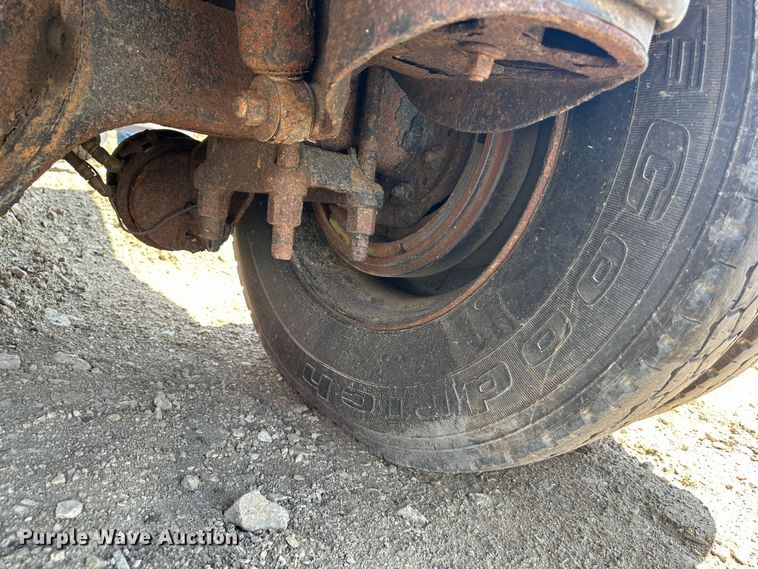 image for item DR5235 2003 Peterbilt 357  dump truck