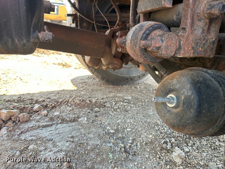 image for item DR5235 2003 Peterbilt 357  dump truck