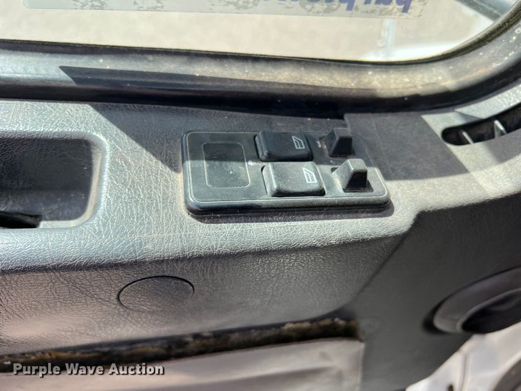 image for item DR5619 2003 Volvo  semi truck