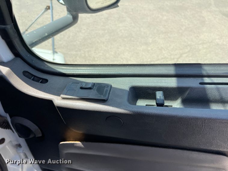 image for item DR5619 2003 Volvo  semi truck