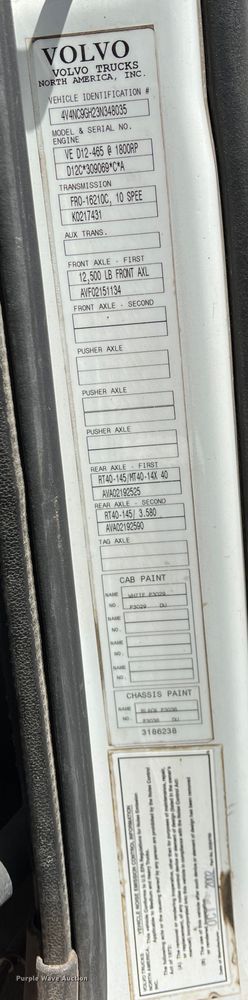 image for item DR5619 2003 Volvo  semi truck