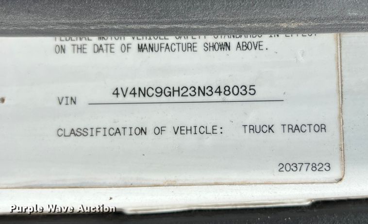 image for item DR5619 2003 Volvo  semi truck