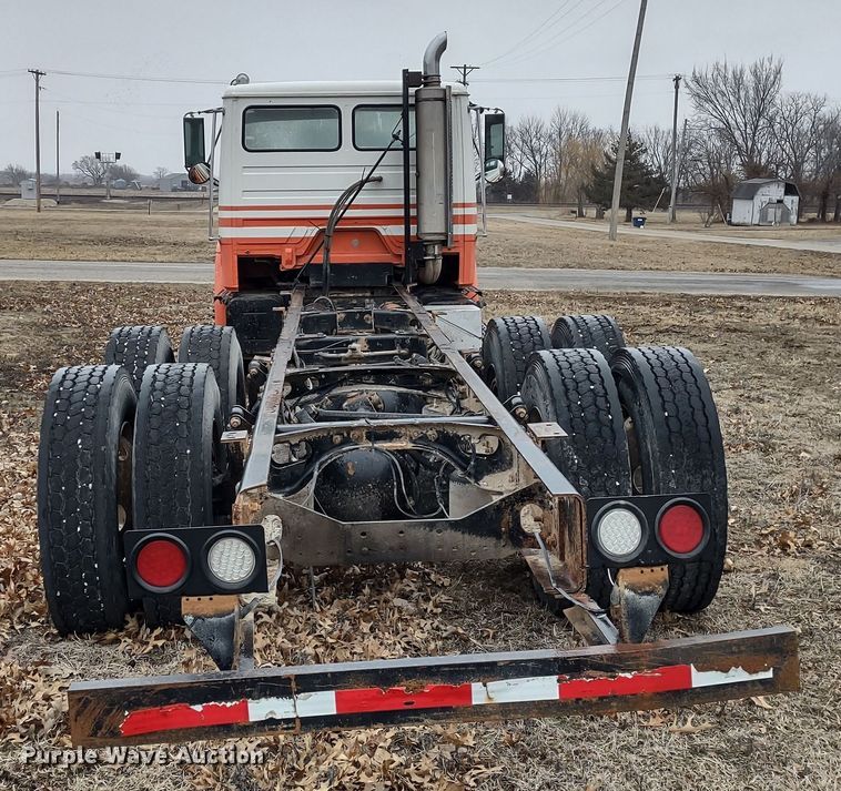 image for item DR8179 1997 Freightliner FL80  truck cab and chassis