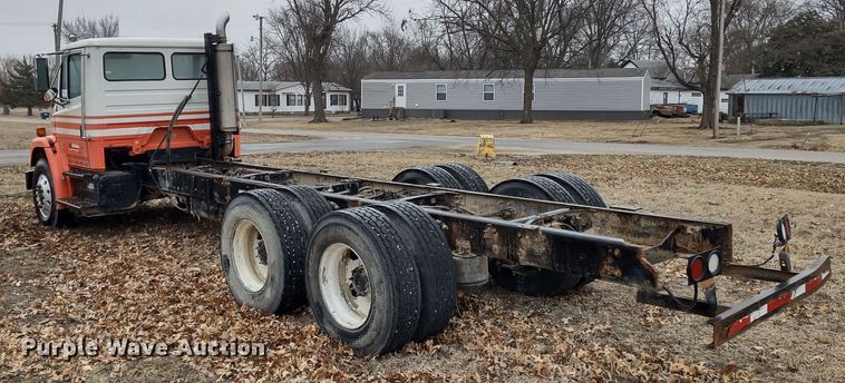 image for item DR8179 1997 Freightliner FL80  truck cab and chassis