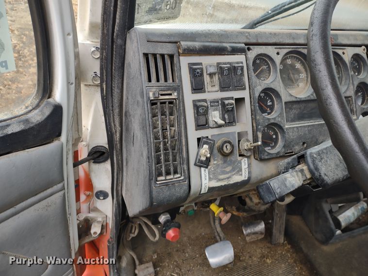 image for item DR8179 1997 Freightliner FL80  truck cab and chassis