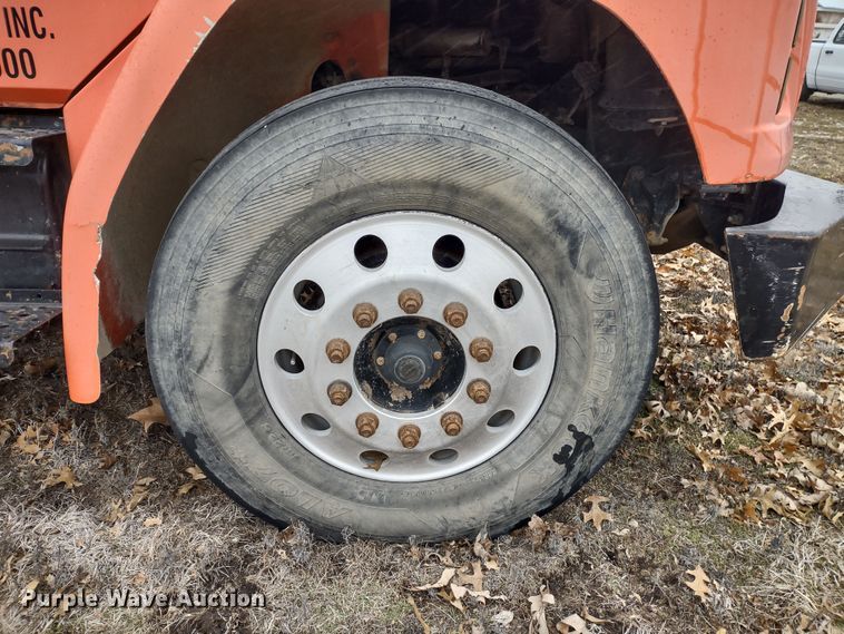 image for item DR8179 1997 Freightliner FL80  truck cab and chassis