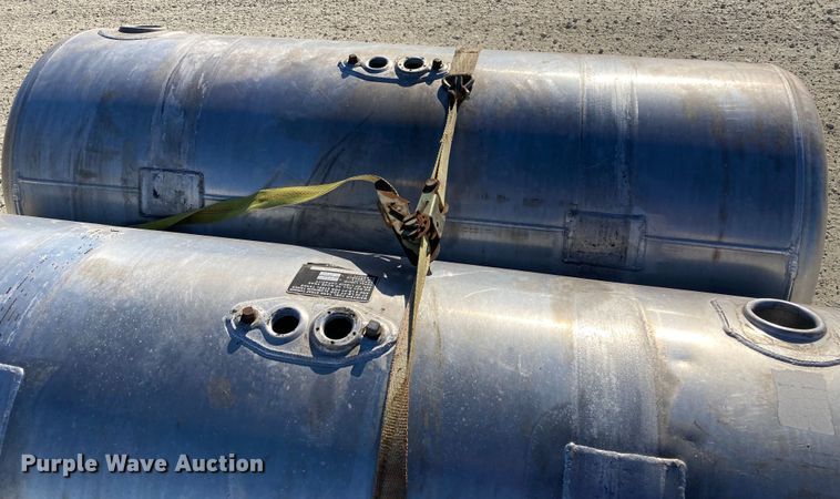 image for item HN9846 (2) fuel tanks