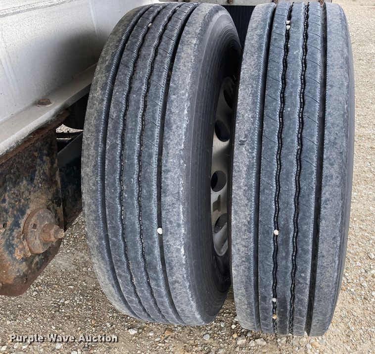 image for item HN9855 2012 Transcraft Benson AF53102-2-524  flatbed trailer