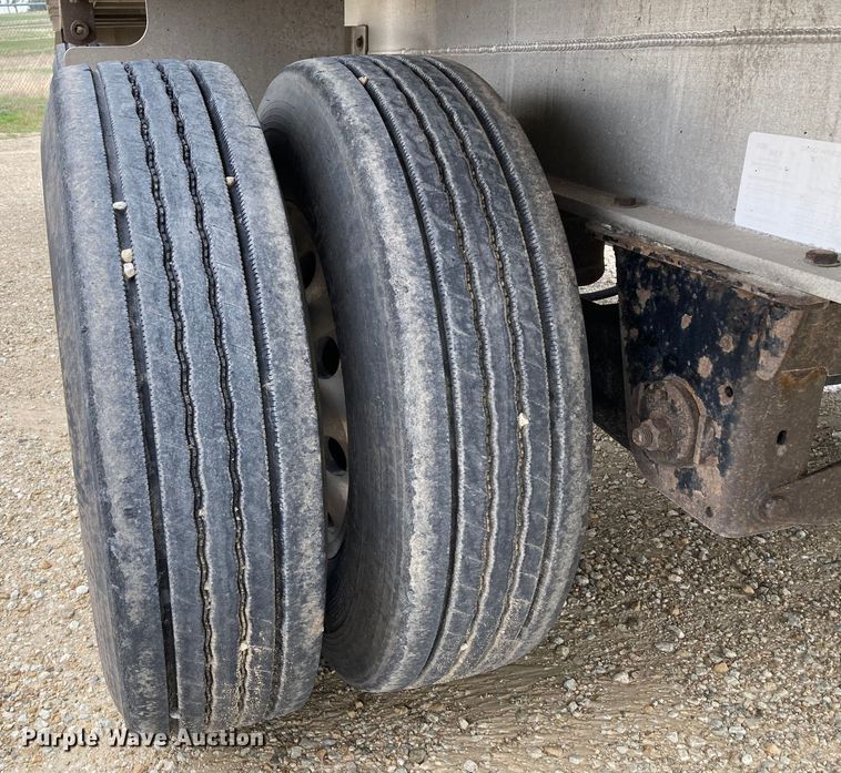 image for item HN9856 2012 Transcraft Benson AF53102-2-524  flatbed trailer