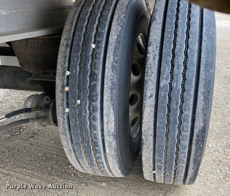 image for item HN9856 2012 Transcraft Benson AF53102-2-524  flatbed trailer