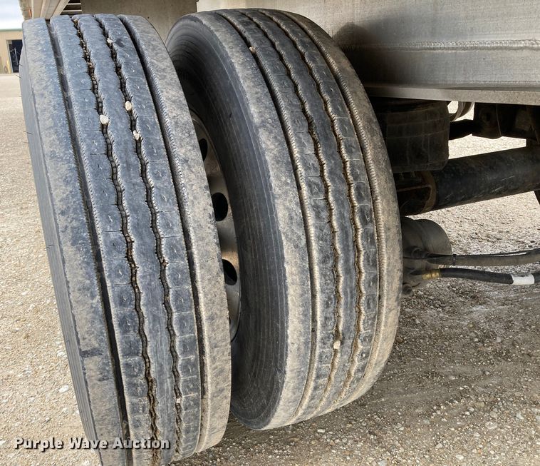 image for item HN9856 2012 Transcraft Benson AF53102-2-524  flatbed trailer