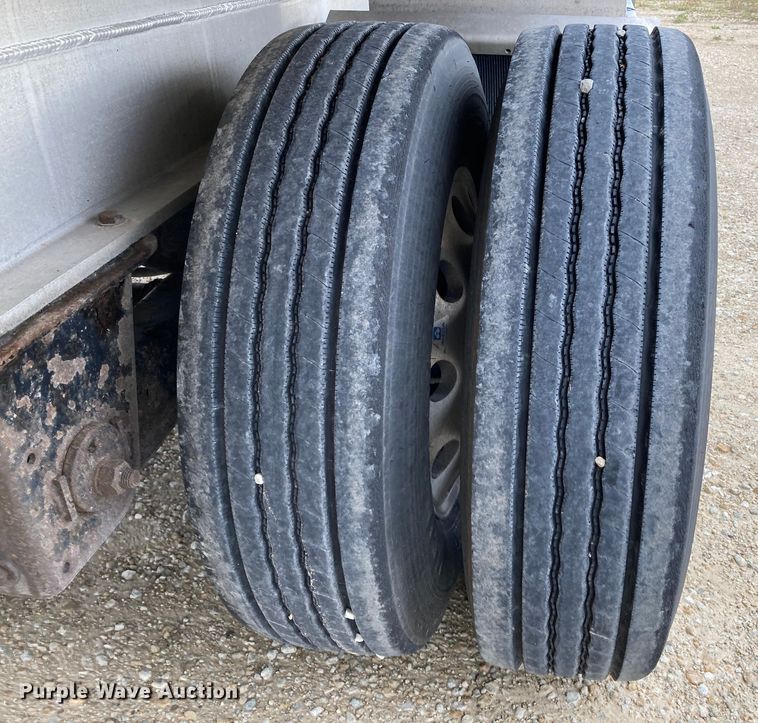 image for item HN9856 2012 Transcraft Benson AF53102-2-524  flatbed trailer