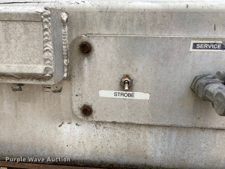 image for item HN9857 2013 Transcraft Benson AF53102-2-524  flatbed trailer